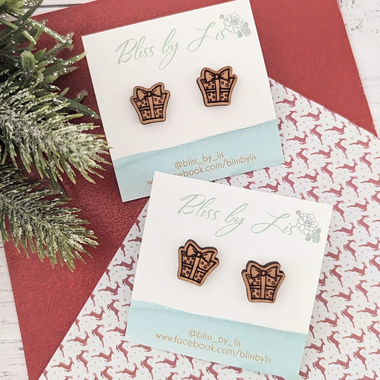 WOODEN XMAS PRESENT STUDS