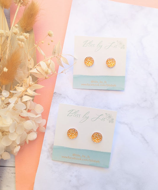 ORANGE DAISY STUDS